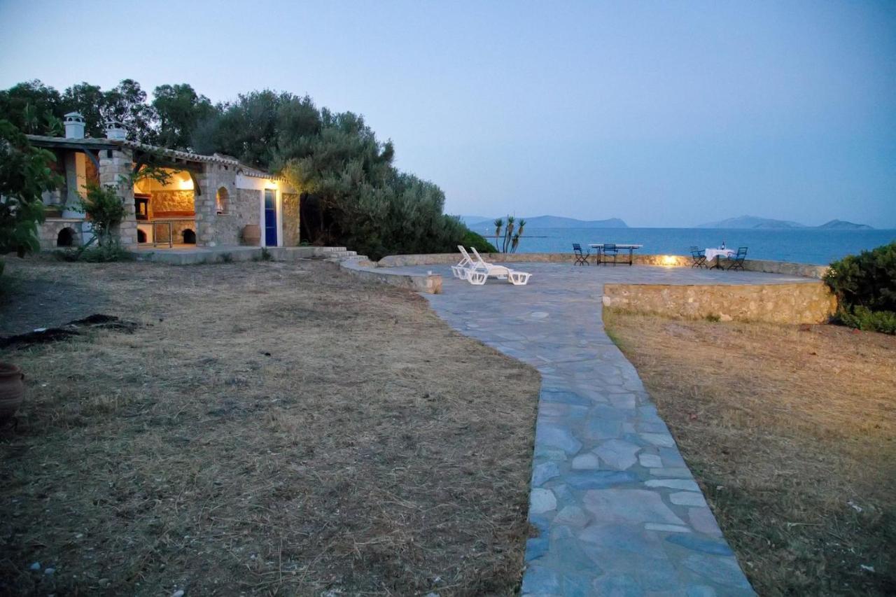 Aroura Homes 4Br Beachfront Villa Szpécesz Kültér fotó