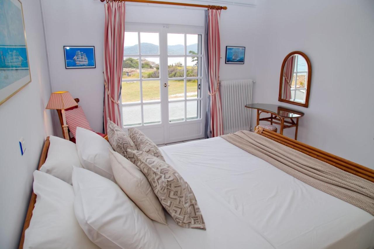 Aroura Homes 4Br Beachfront Villa Szpécesz Kültér fotó