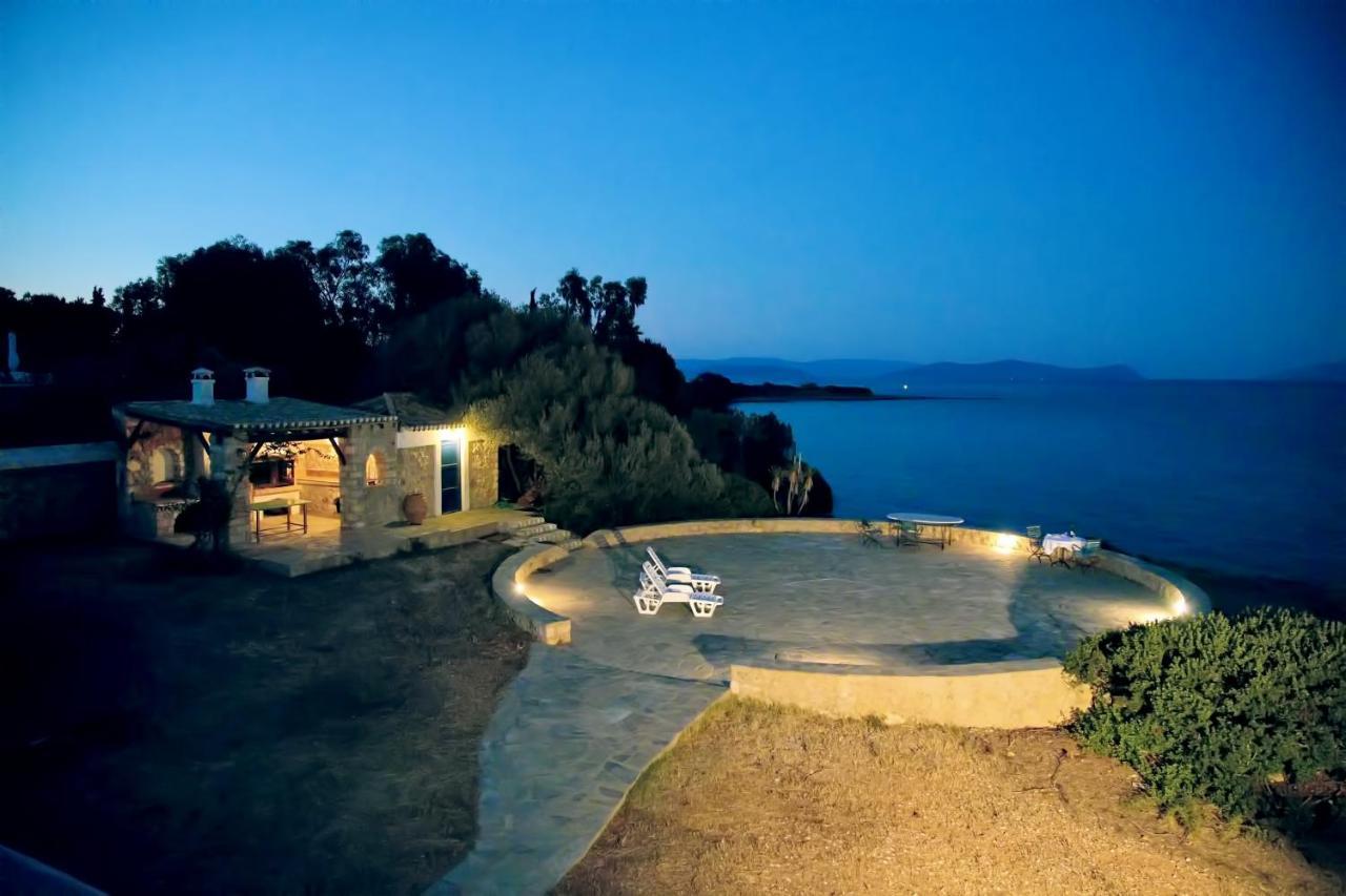 Aroura Homes 4Br Beachfront Villa Szpécesz Kültér fotó