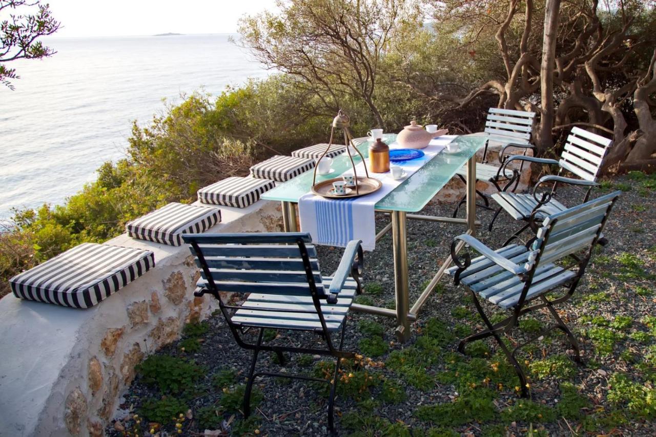 Aroura Homes 4Br Beachfront Villa Szpécesz Kültér fotó