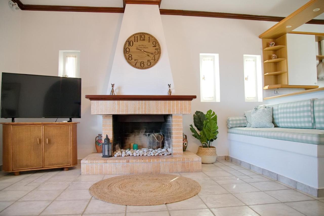 Aroura Homes 4Br Beachfront Villa Szpécesz Kültér fotó