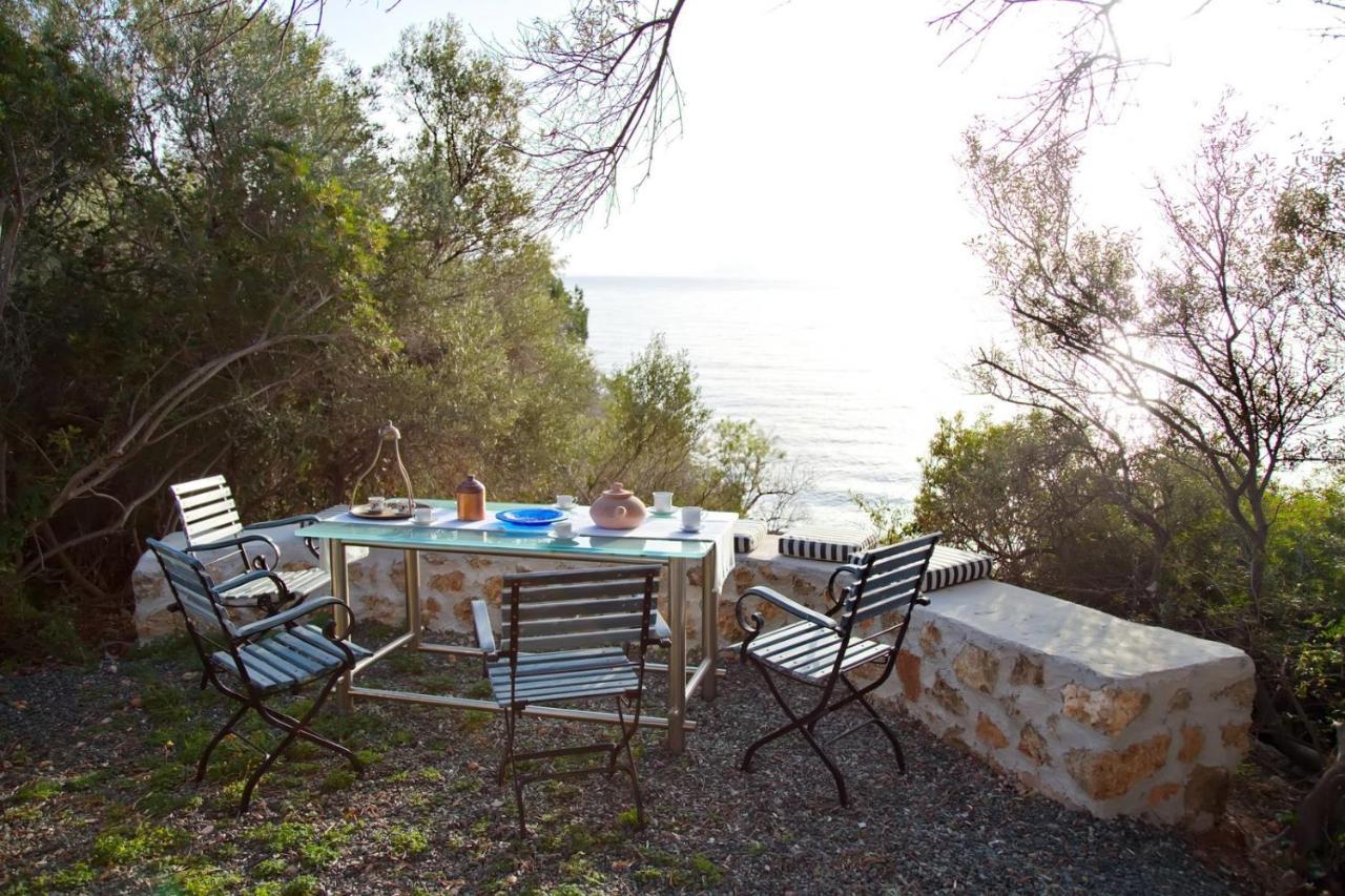 Aroura Homes 4Br Beachfront Villa Szpécesz Kültér fotó