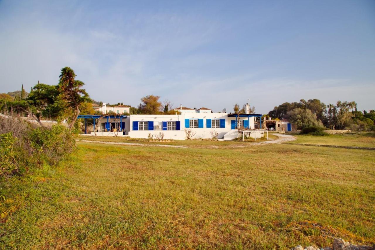 Aroura Homes 4Br Beachfront Villa Szpécesz Kültér fotó