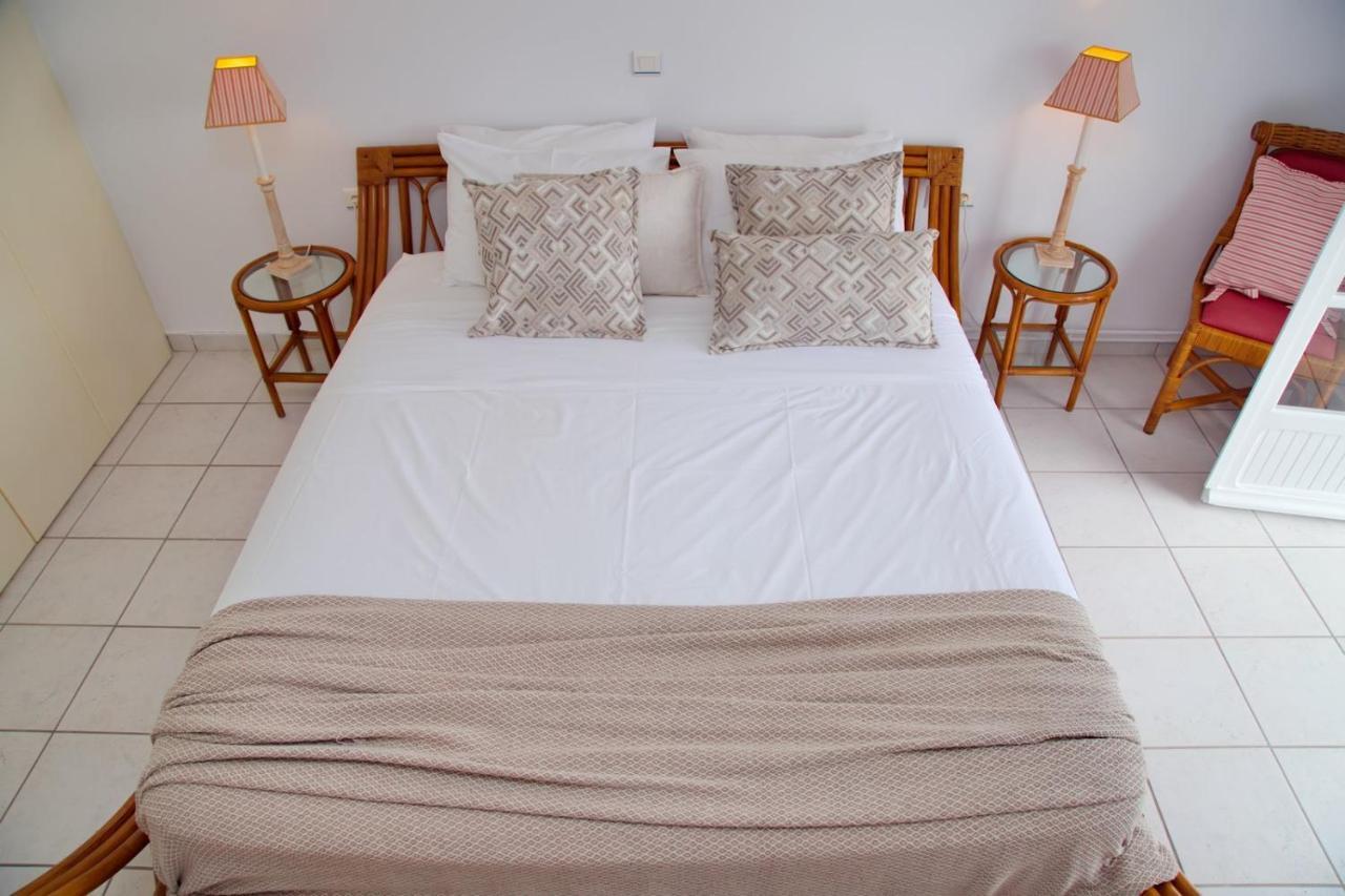 Aroura Homes 4Br Beachfront Villa Szpécesz Kültér fotó