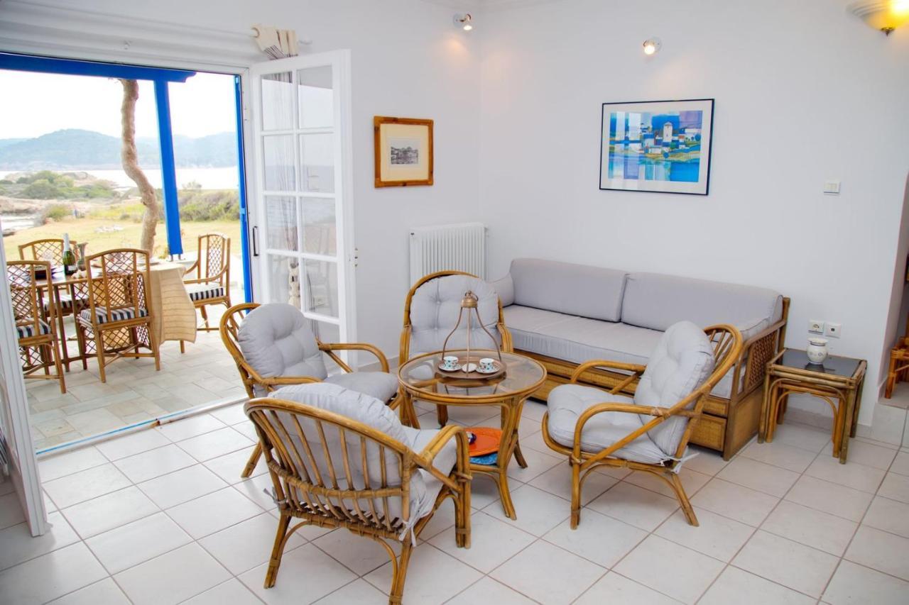 Aroura Homes 4Br Beachfront Villa Szpécesz Kültér fotó