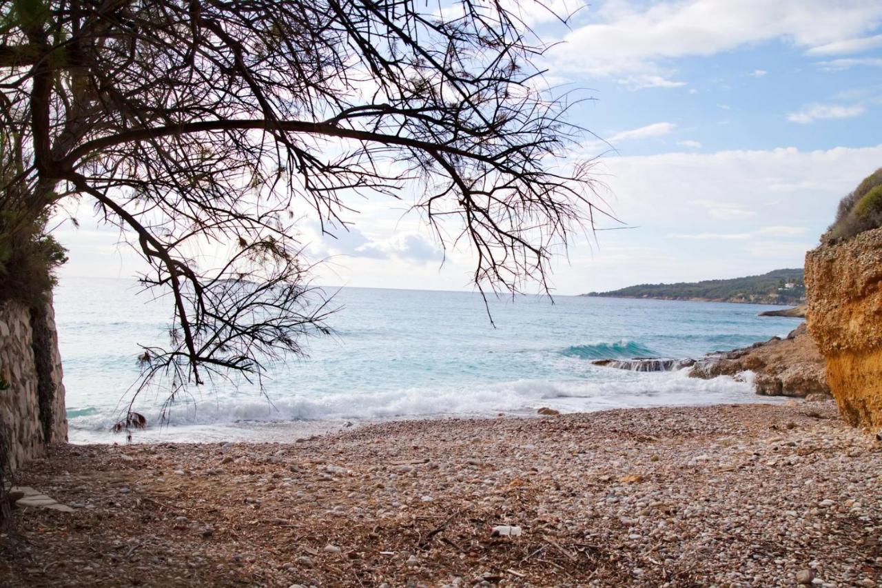 Aroura Homes 4Br Beachfront Villa Szpécesz Kültér fotó
