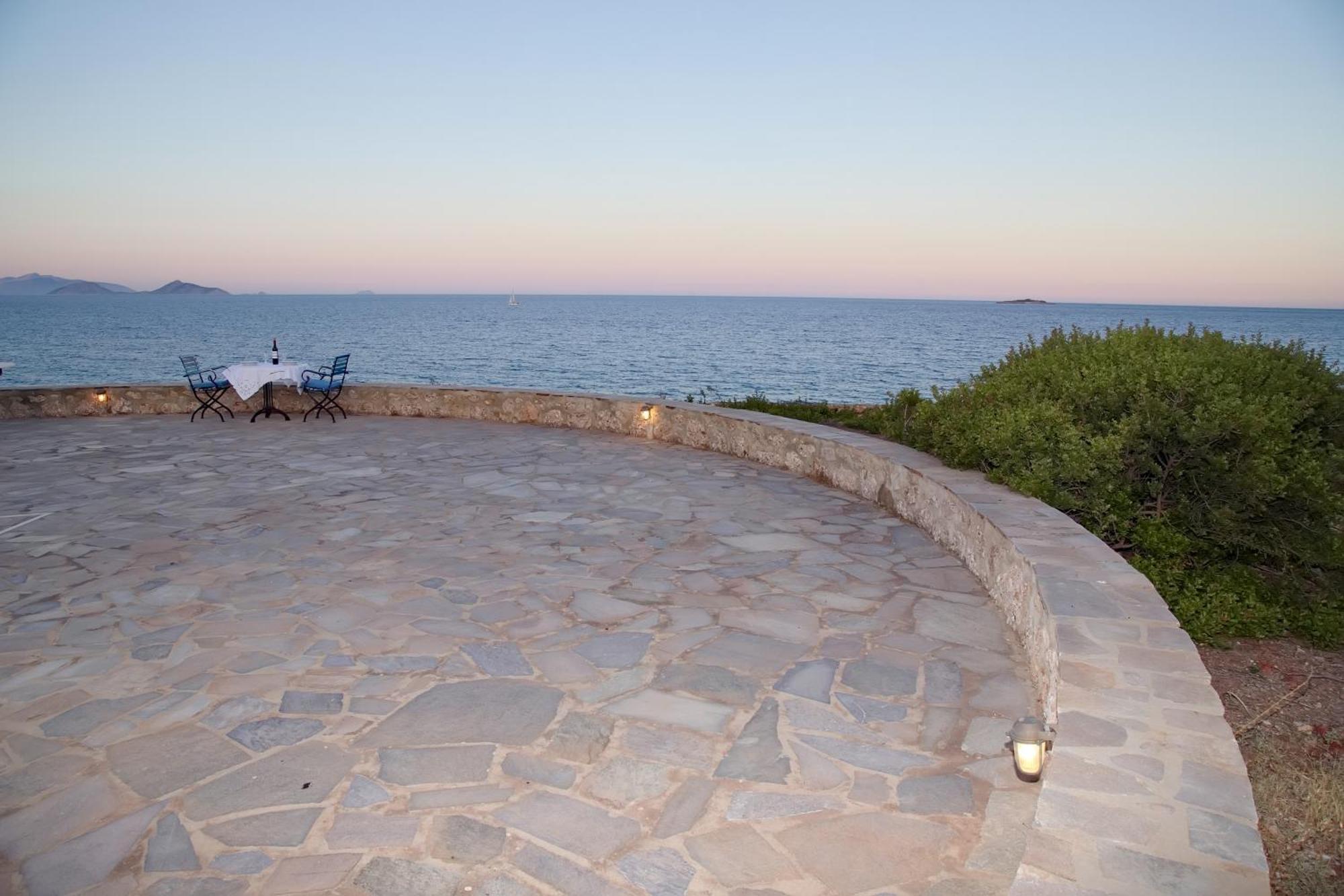 Aroura Homes 4Br Beachfront Villa Szpécesz Kültér fotó