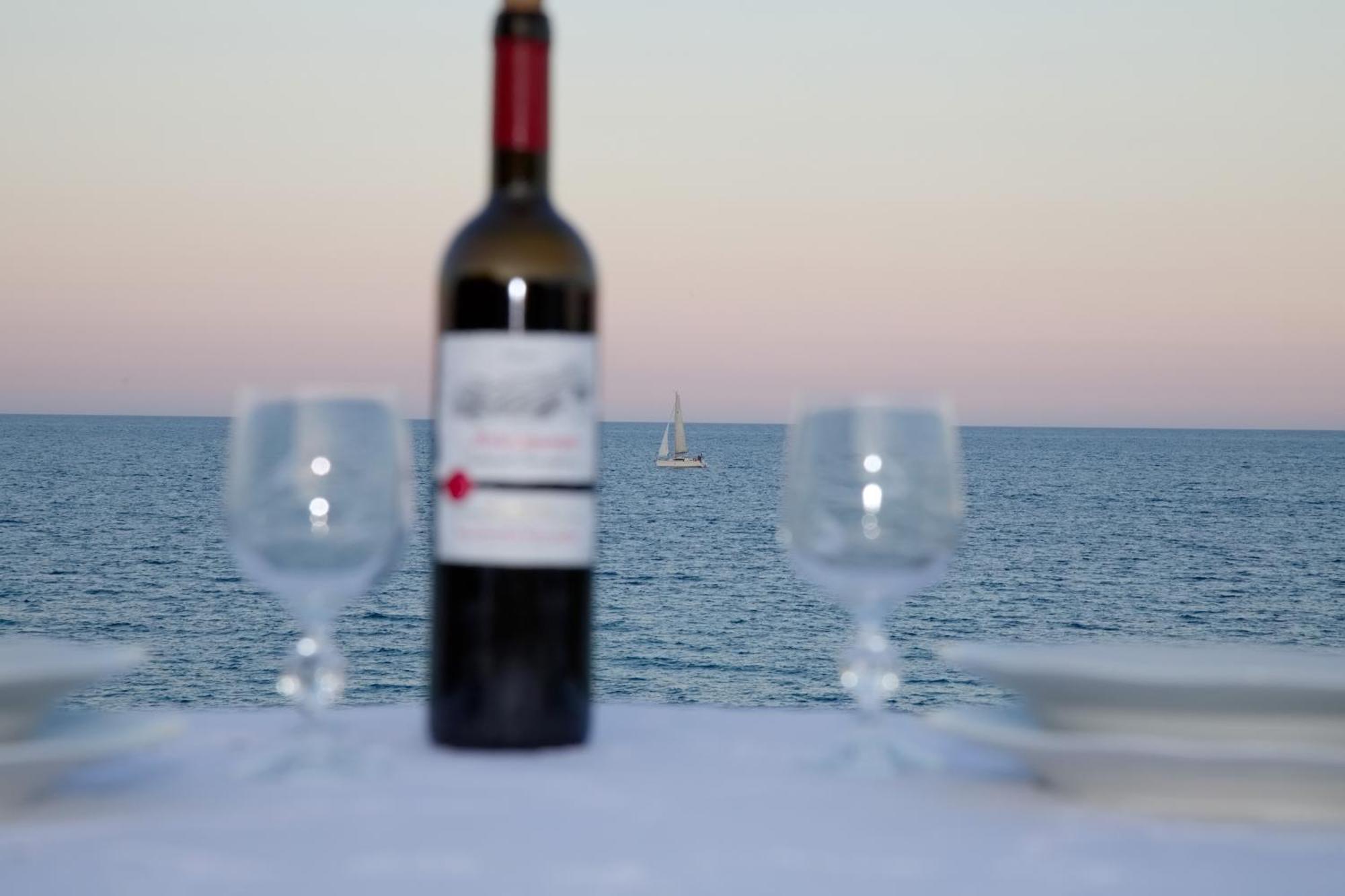 Aroura Homes 4Br Beachfront Villa Szpécesz Kültér fotó