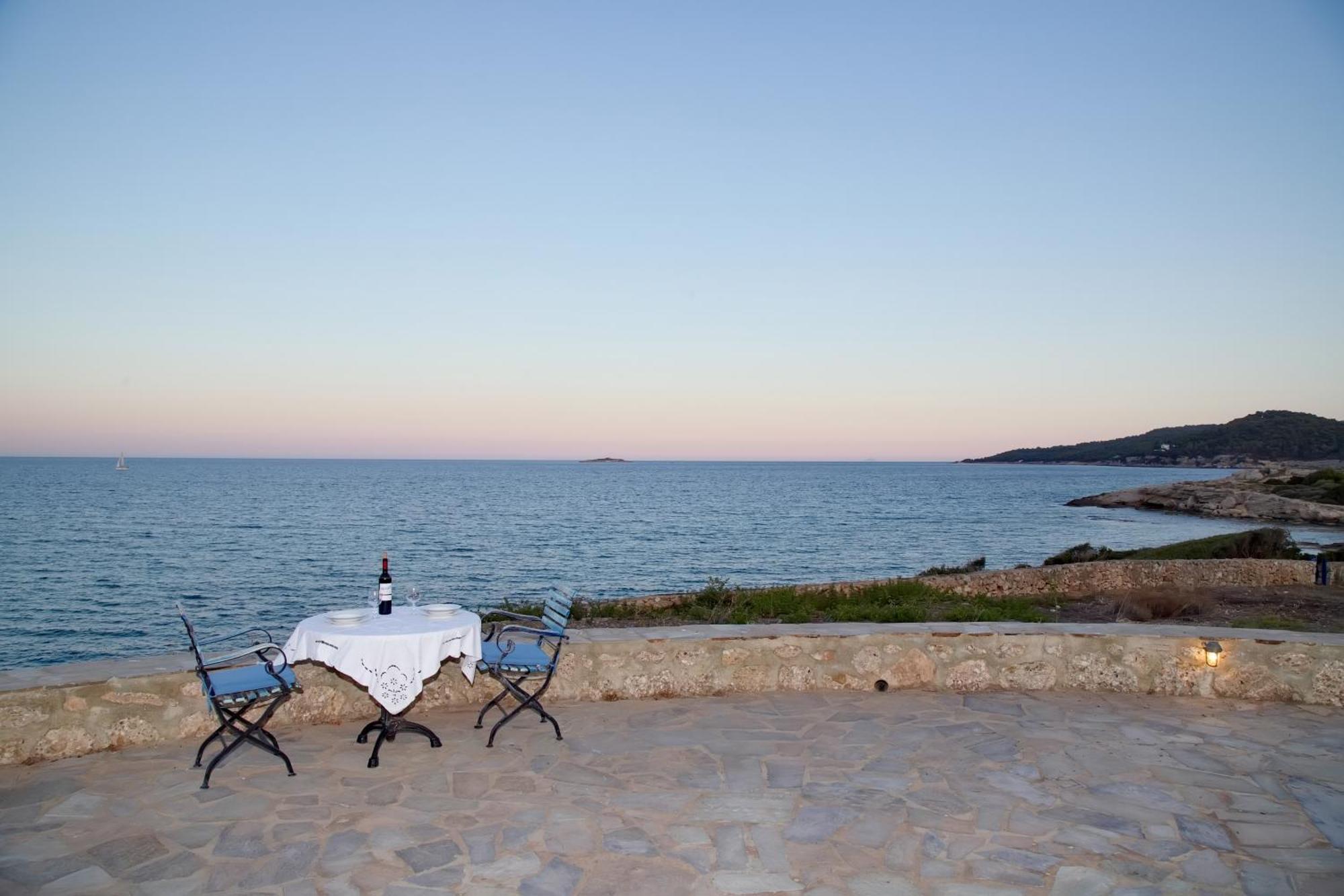 Aroura Homes 4Br Beachfront Villa Szpécesz Kültér fotó
