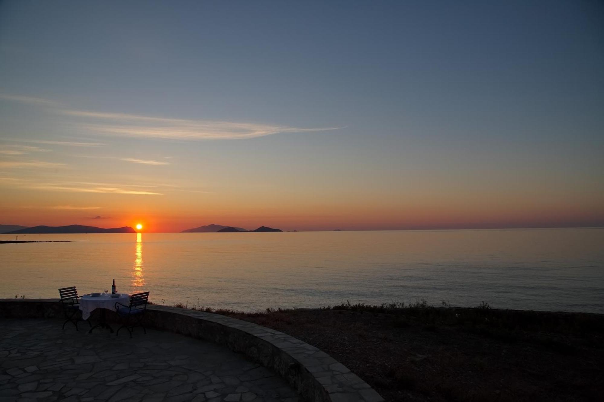 Aroura Homes 4Br Beachfront Villa Szpécesz Kültér fotó