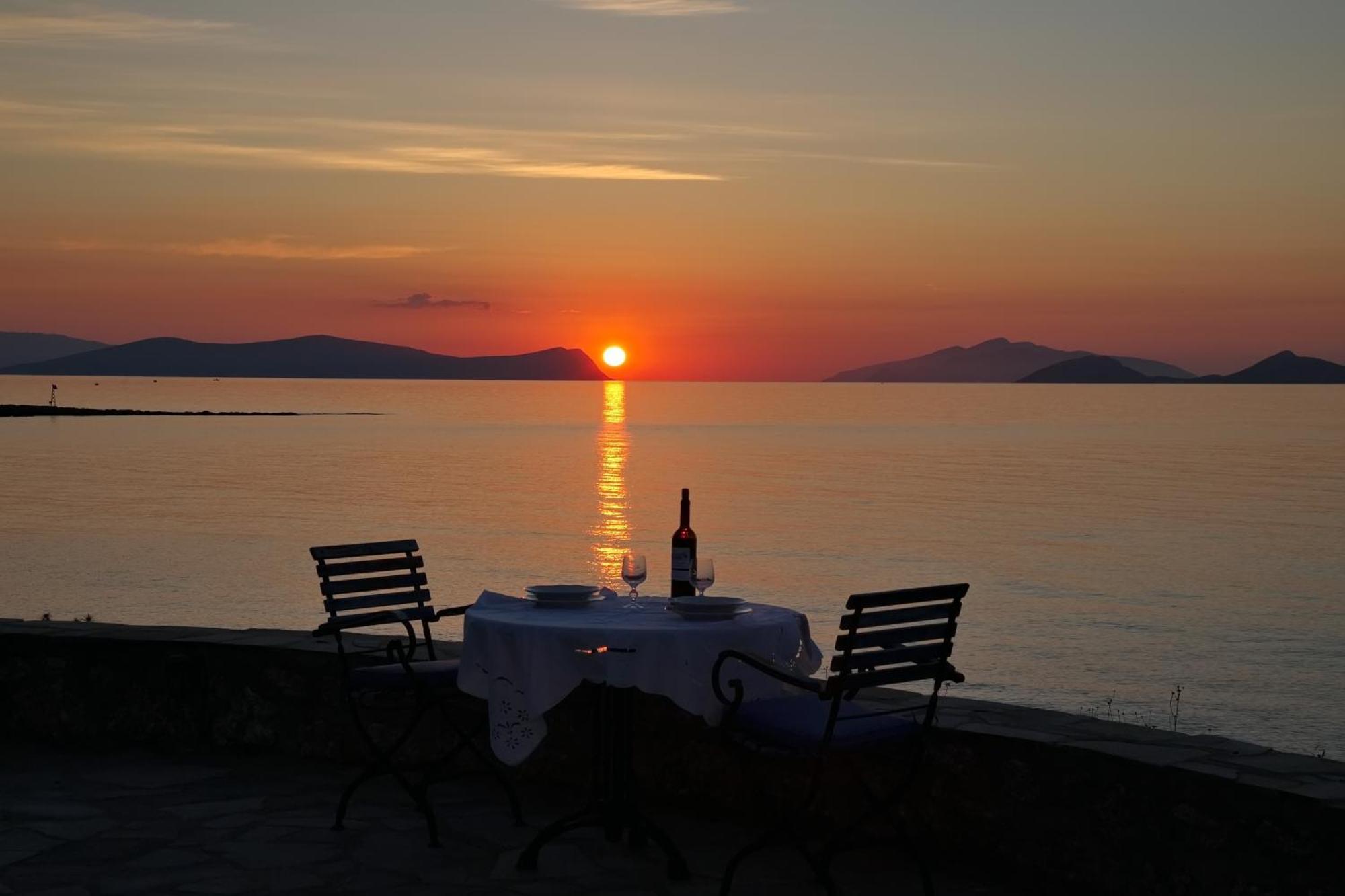 Aroura Homes 4Br Beachfront Villa Szpécesz Kültér fotó