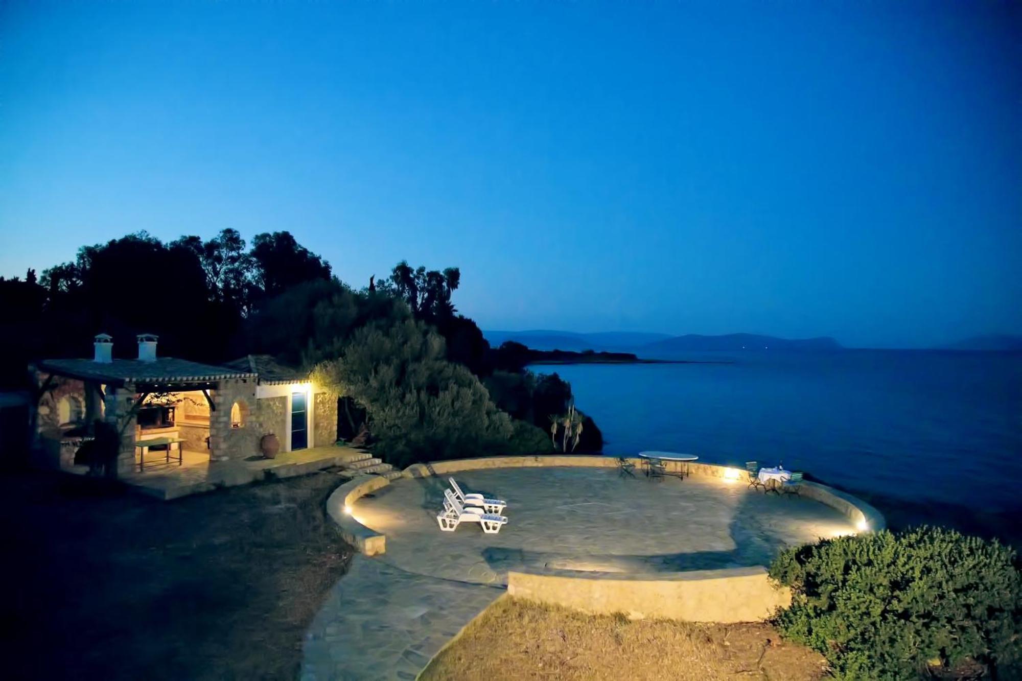 Aroura Homes 4Br Beachfront Villa Szpécesz Kültér fotó