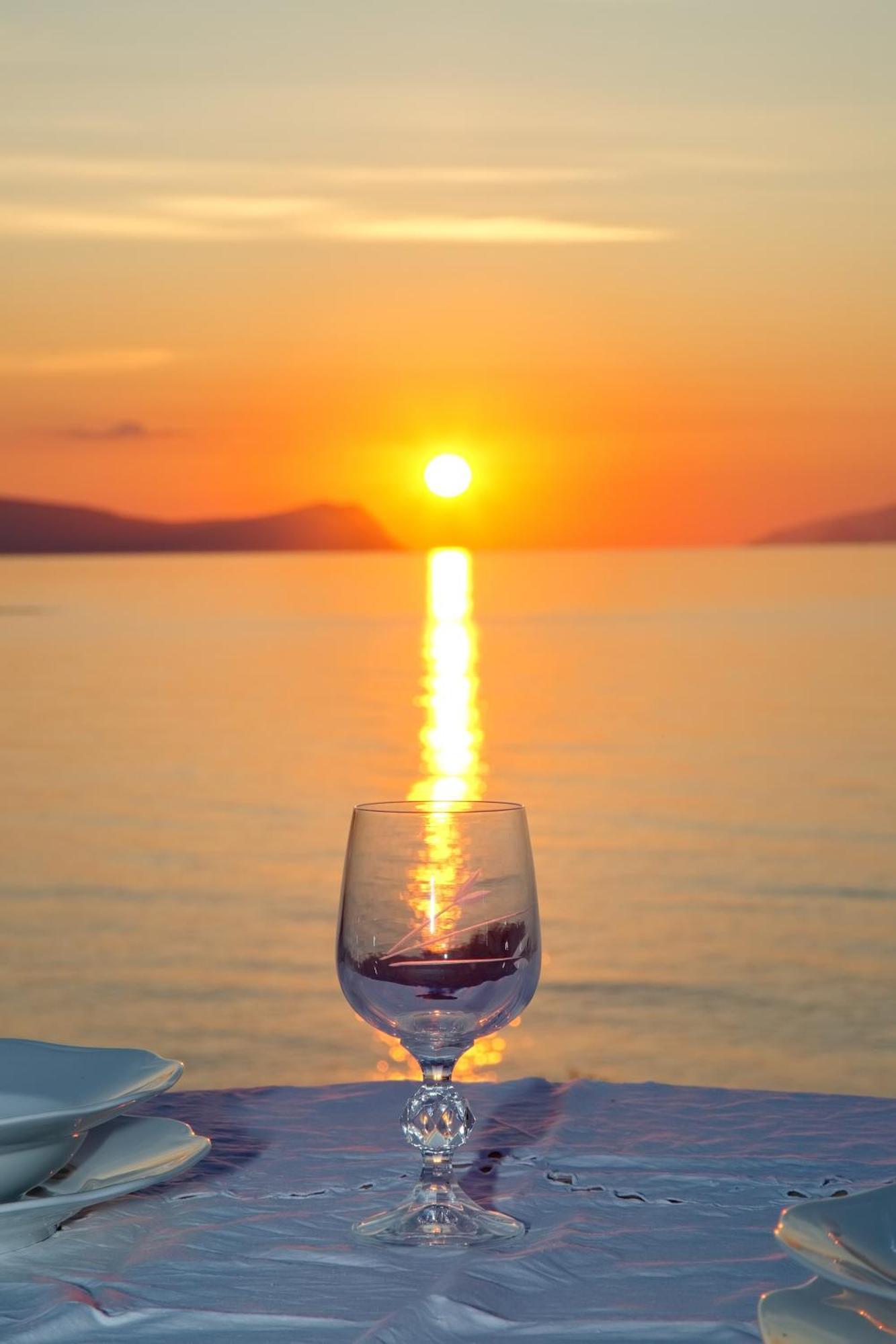 Aroura Homes 4Br Beachfront Villa Szpécesz Kültér fotó